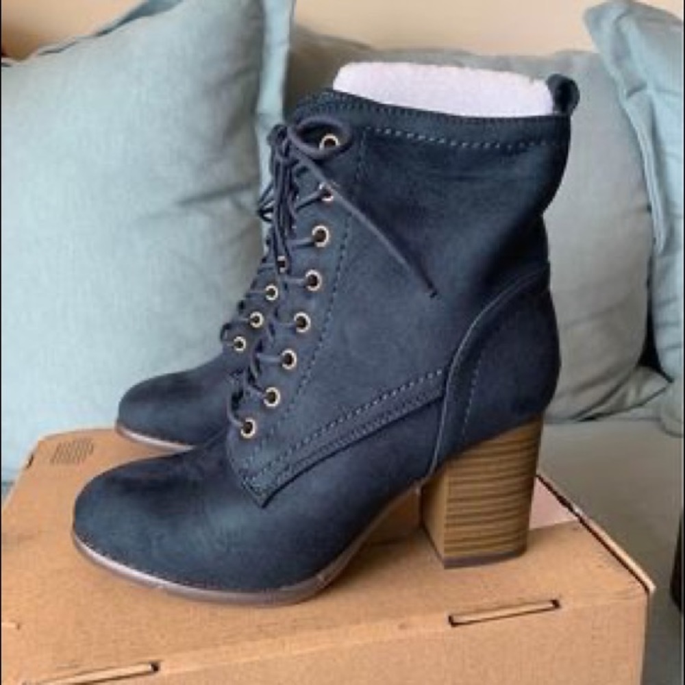 DSW Journee Collection size 5.5 womens baylor blue suede lace up booties